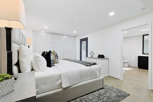 Building Photo - 526 Colquitt St