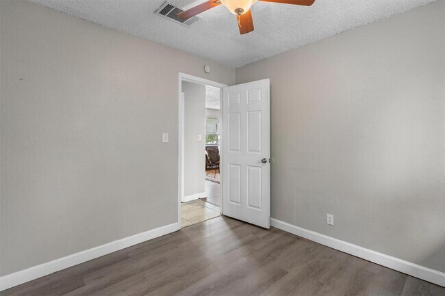 Building Photo - 203 E Anderson Ave