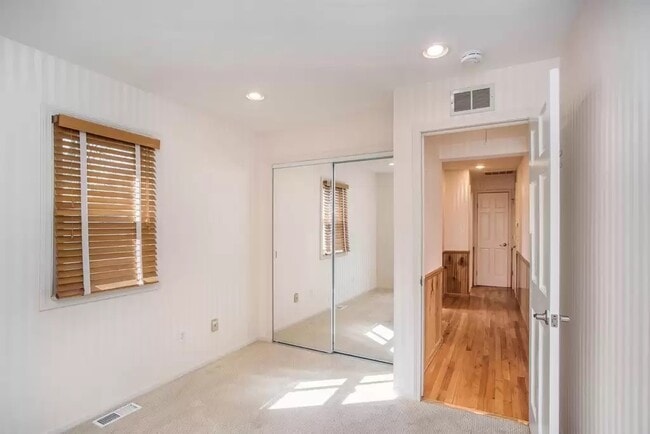 Building Photo - 4980 Ainsley Ave