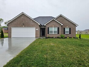 Building Photo - LUXURY 3 BEDROOM RANCH STYLE HOME IN SCENIC FOX RUN