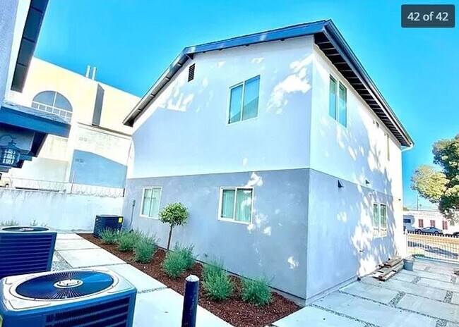 Building Photo - BROADWAY (10611)