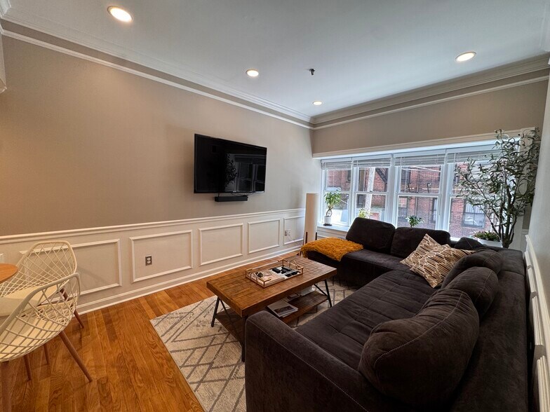 Building Photo - 416 Marlborough St
