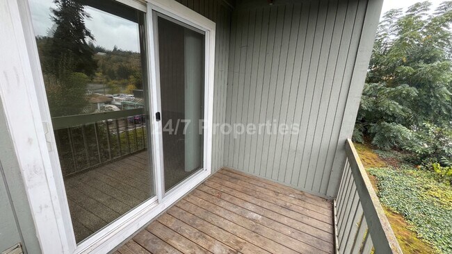 Building Photo - 2BD I 1BA - Oregon City