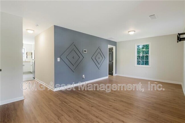 Building Photo - 551 Valley Hill Rd SE