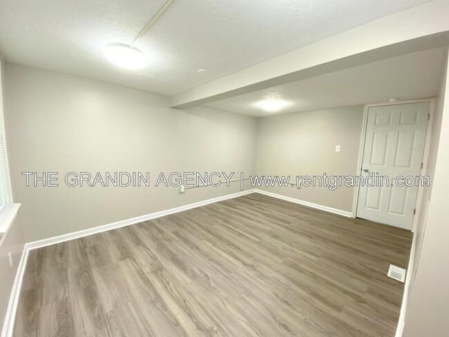 Building Photo - 8623 Plantation Rd