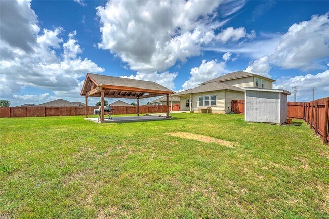 Building Photo - 521 Mossy Rock Dr