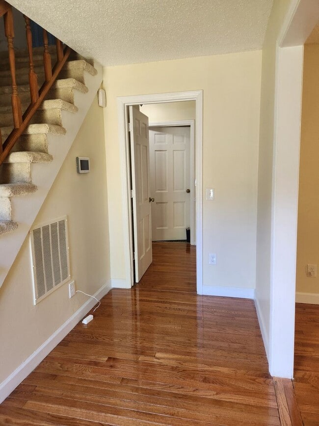 Building Photo - Beautiful 3-Bedroom 2 Bath With a Bonus room