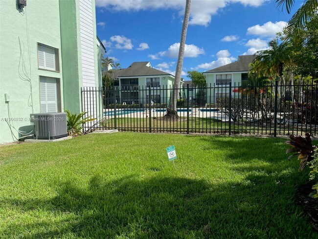 Building Photo - 4090 N Pine Island Rd