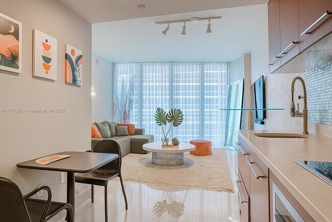 Building Photo - 495 Brickell Ave