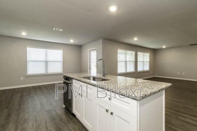 Building Photo - 1005 Enclave Cir