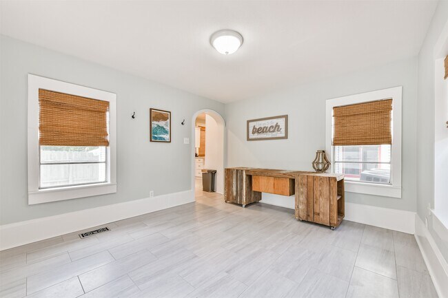 Building Photo - 1121 Market St