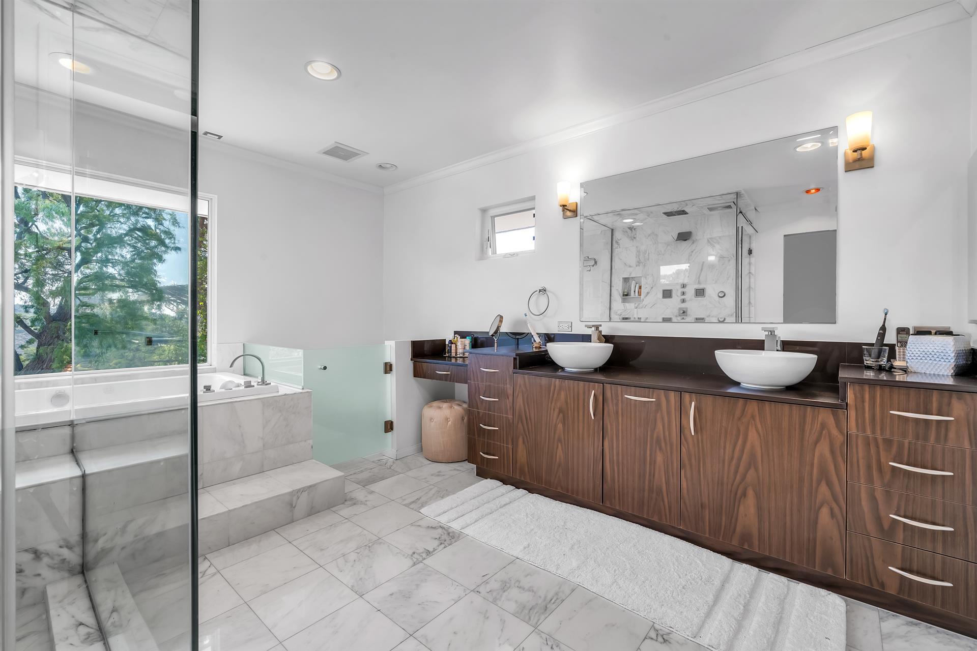 Building Photo - 2324 Banyan Dr