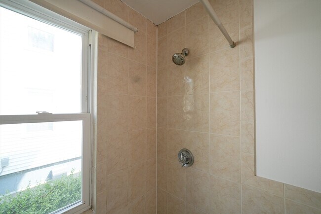 Building Photo - 15 Merrymount Ave