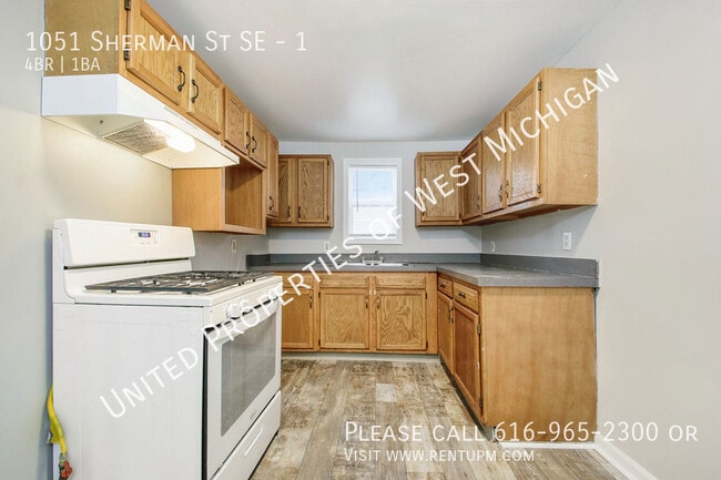 Building Photo - Available Now | 4 Bedroom 1 Bath Lower Lev...