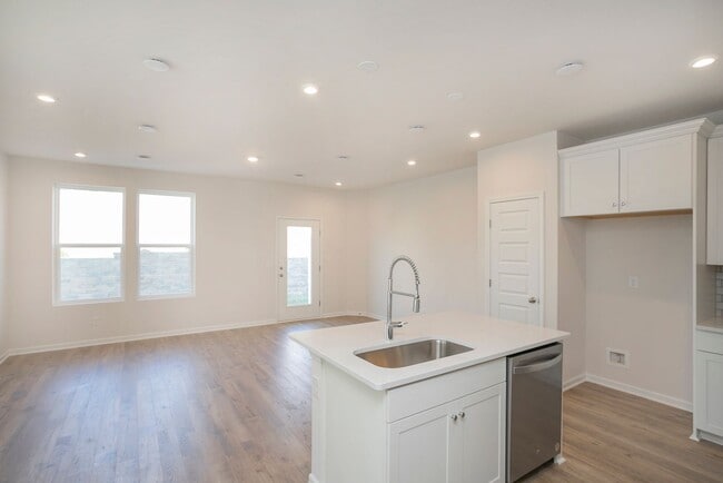 Building Photo - 5342 Bellflower Hls