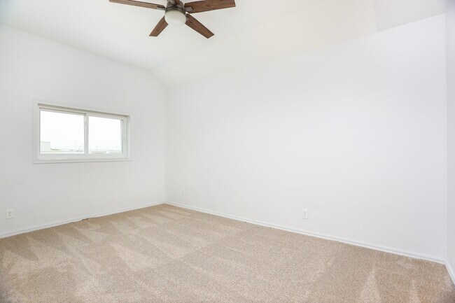 Building Photo - 8611 Key Windy Way