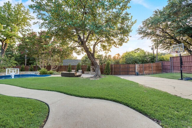 Building Photo - Spacious Elegance 5-Bed, 4.5-Bath Home with outside oasis