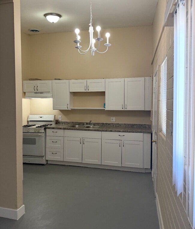 Building Photo - 2117 Ballard Dr