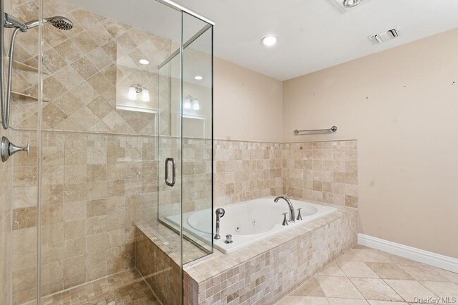 Building Photo - 305 Glenwood Dr