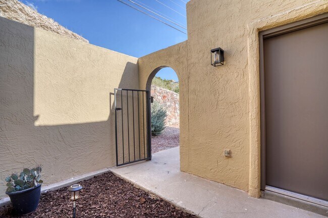 Building Photo - 311 Zenith Dr