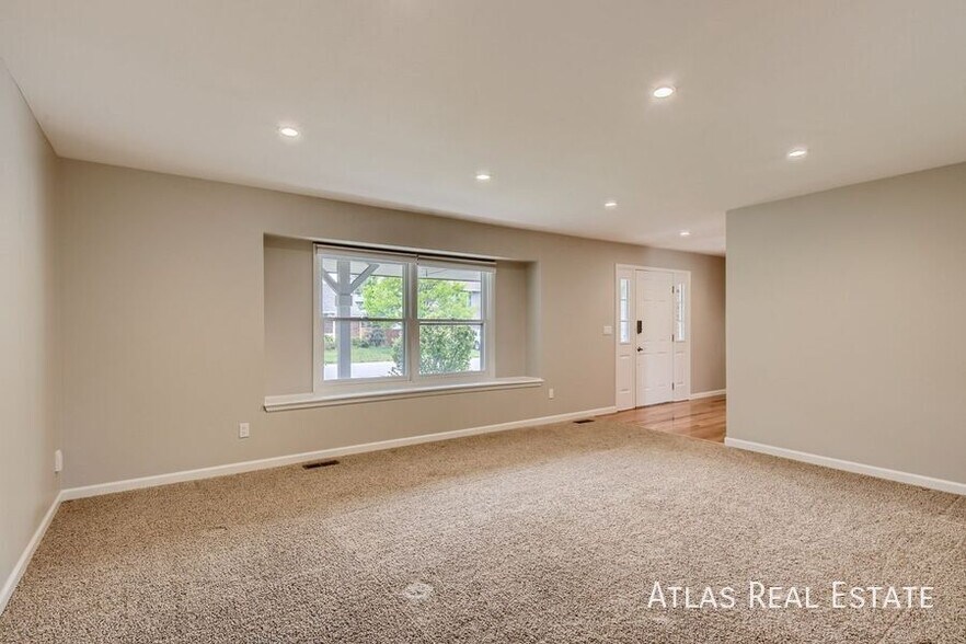 Building Photo - 1719 Hotchkiss Dr