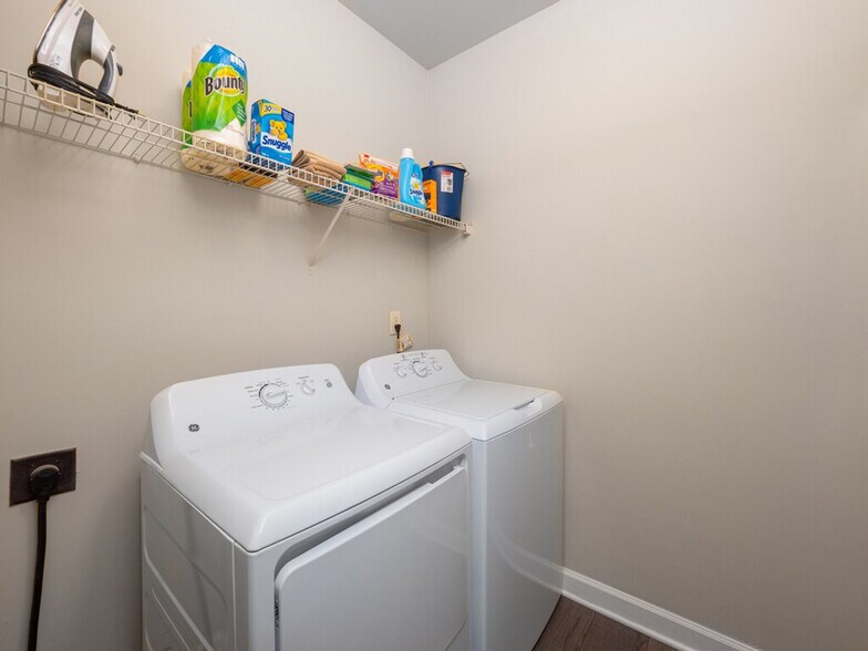 Building Photo - 2431 Brisbane Woods Way