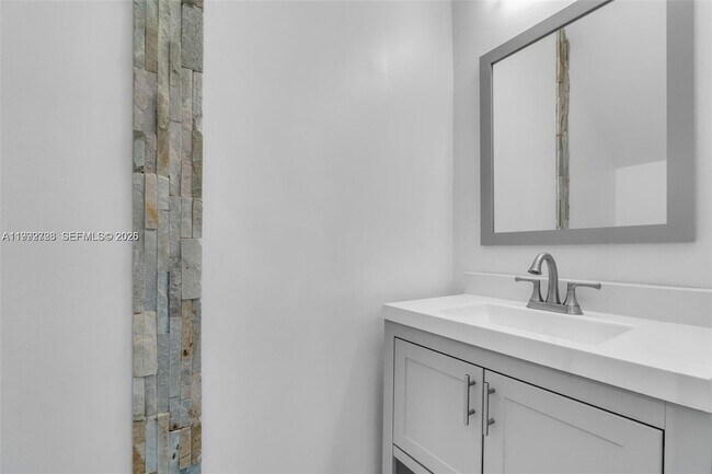 Building Photo - 1720 NE 33rd Ave