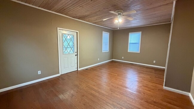 Building Photo - Adorable Rural Home in Rochester School District!