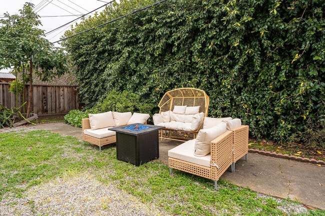 Building Photo - 1004 Airport Blvd