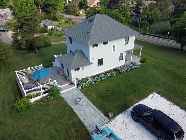 Building Photo - 351 Barlows Landing Rd