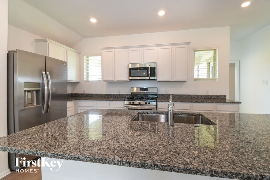 Building Photo - 712 Willow Harbor Ln