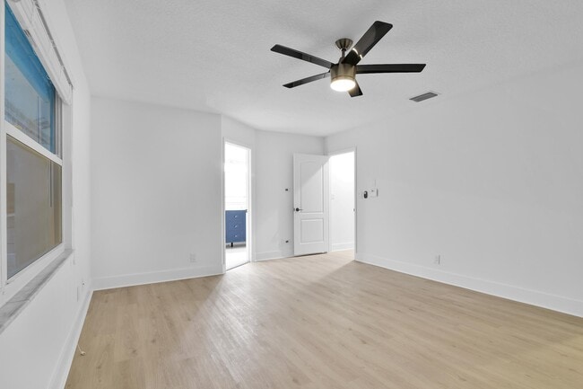 Building Photo - 8608 Vía Giula