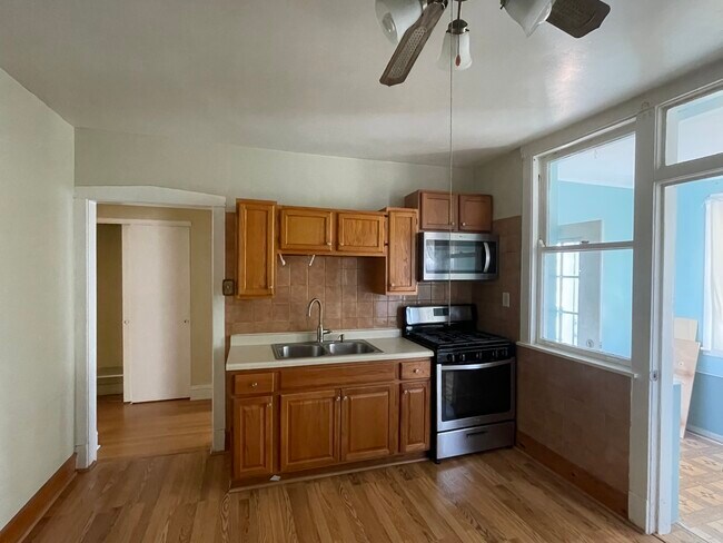 Building Photo - 4048 N Kilbourn Ave