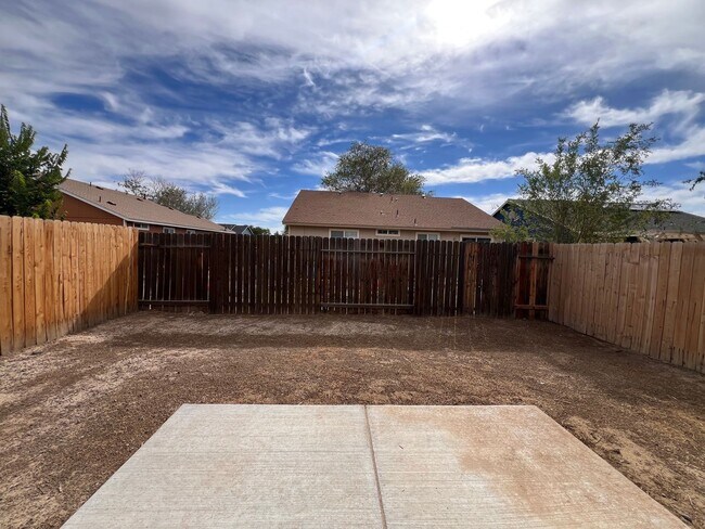 Building Photo - 815 Starlite Dr