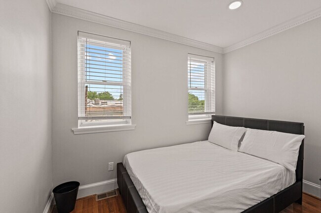 Building Photo - 613 Harvard St NW