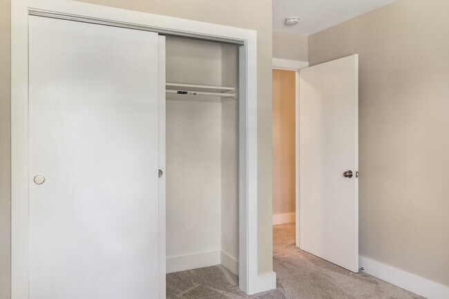 Building Photo - 533 Misty Meadow Blvd