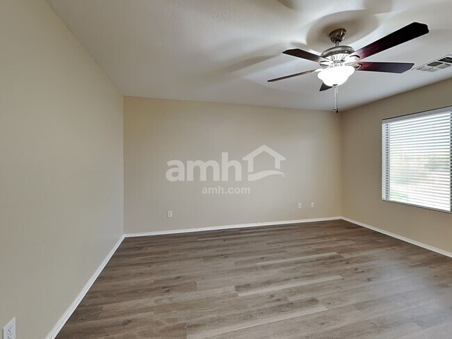 Building Photo - 443 S Sabrina