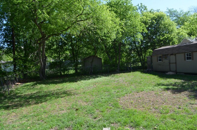Building Photo - Reduced price!