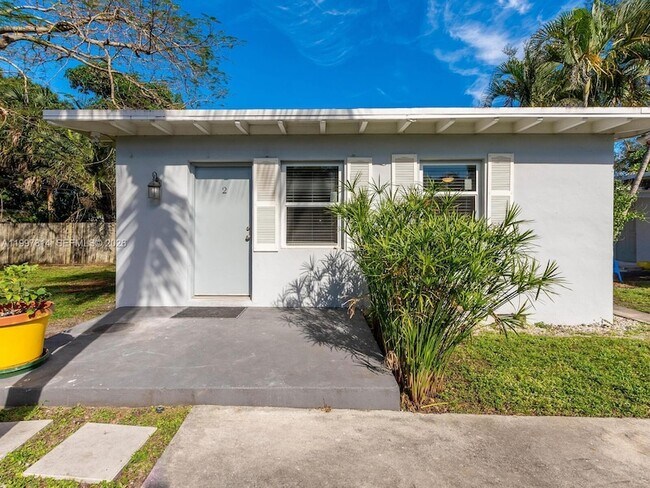 Building Photo - 1413 NW 3rd Ave