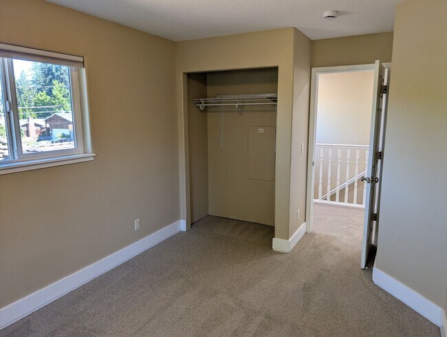 Building Photo - 4 Bed/2.5 Bath Multnomah Village Stunner w...
