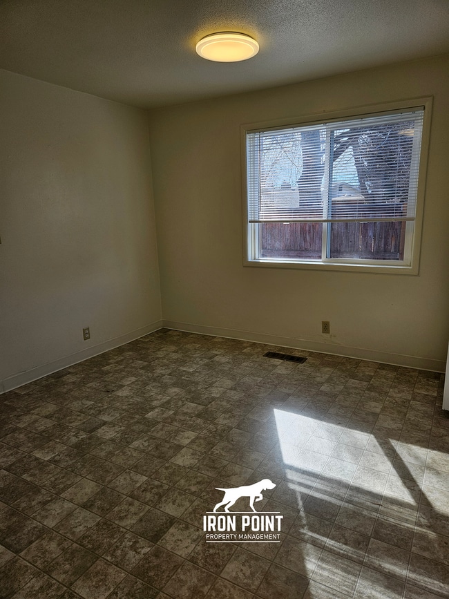 Building Photo - North Boise Duplex w/2 beds, 1bath, W/D, a...