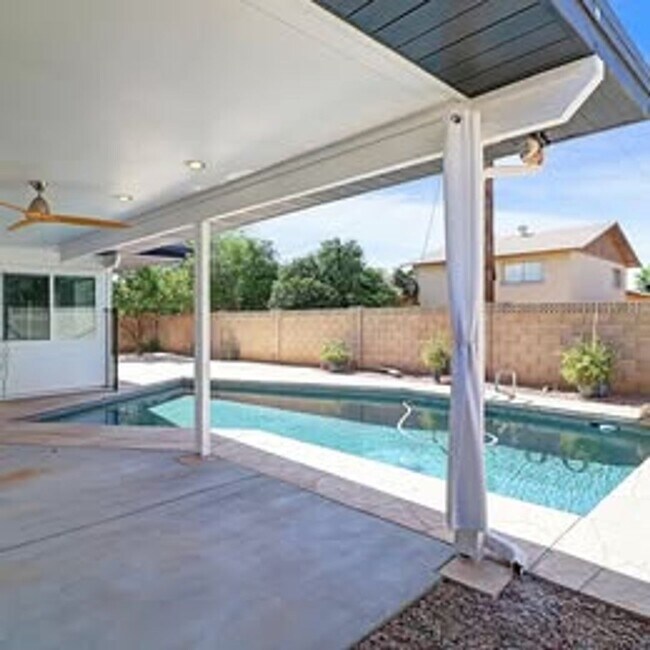 Building Photo - Great Opportunity, Great Location!   4Bed/...