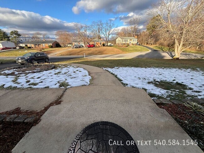 Building Photo - 136 Grimes St