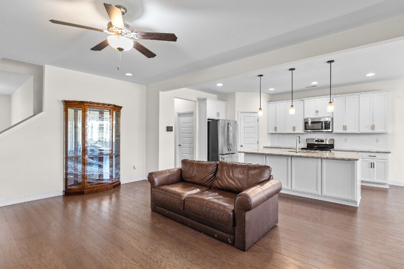 Building Photo - 11006 Thorne Dr