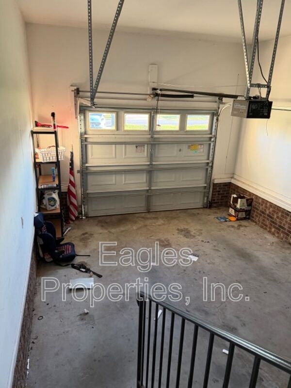 Building Photo - 200 Labrador Ct