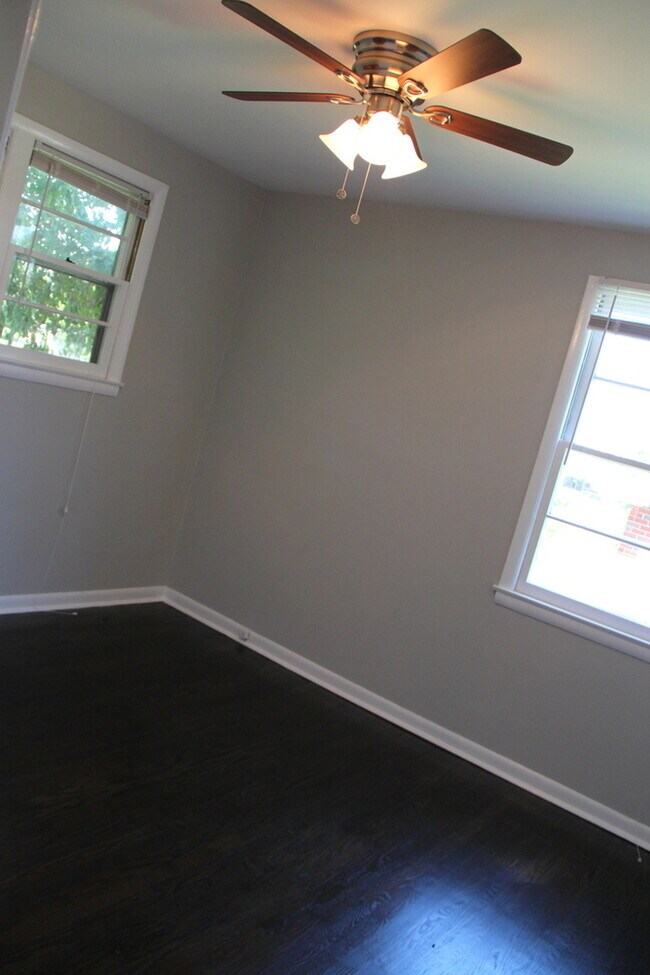 Building Photo - Rivergate Mall!! 3 Bedrooms / 1 Bathroom Renovated!