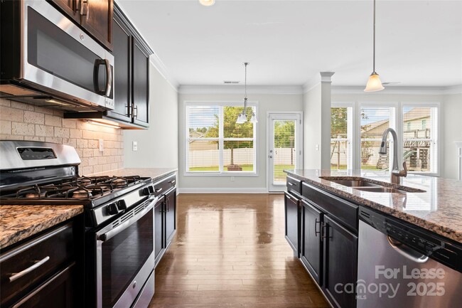 Building Photo - 1037 Jack Pine Rd