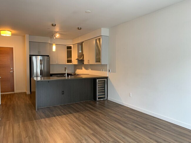 Building Photo - Urban Living at the Vik - Top Floor Condo