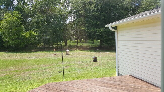 Building Photo - 611 Windcrest Dr