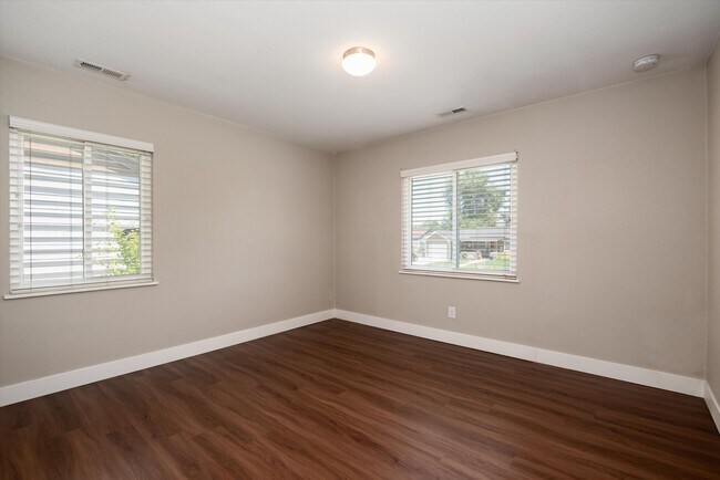 Building Photo - 5290 Highline Pl